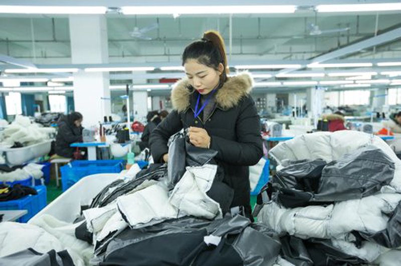 男装T恤定制：品牌个性的无声代言